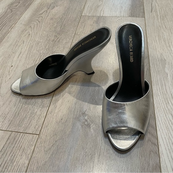 Veronica Beard Mila Sculpted Leather Sandals - Picture 5 of 9